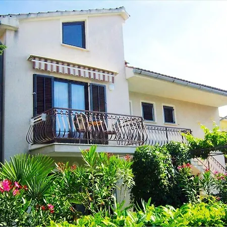 Apartment In Novigrad With Balcony, Air Conditioning