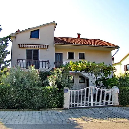 Lägenhet In Novigrad With Balcony, Air Conditioning