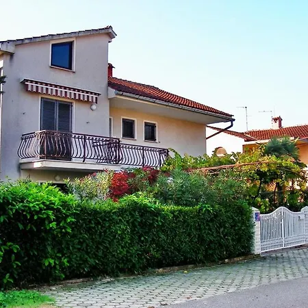 In Novigrad With Balcony, Air Conditioning Lägenhet *